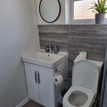 Glamorous With Wifi And Netflix *