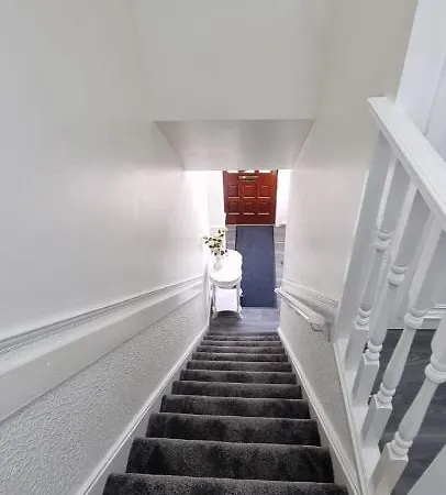 Guest house Glamorous With Wifi And Netflix *