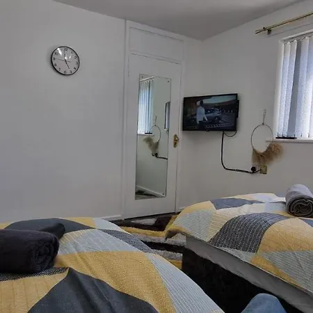 Glamorous With Wifi And Netflix *
