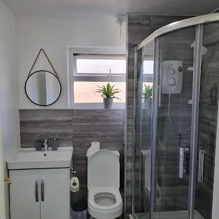 Πανσιόν Glamorous With Wifi And Netflix Λιντς