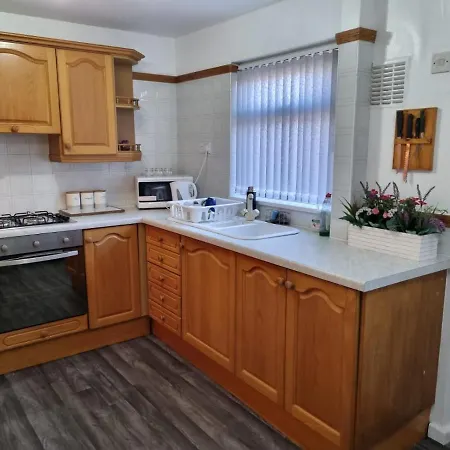 Guest house Glamorous With Wifi And Netflix *