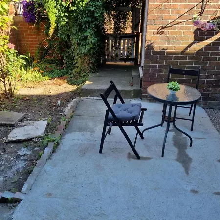 Glamorous With Wifi And Netflix *