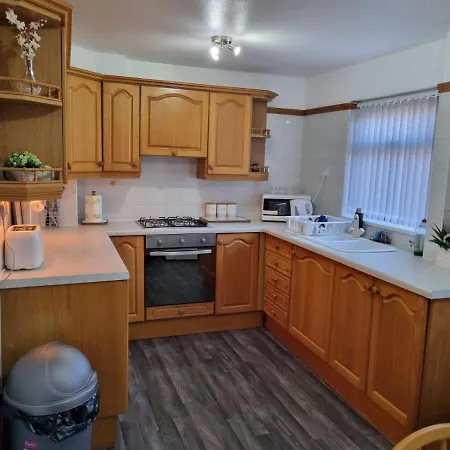 Guest house Glamorous With Wifi And Netflix