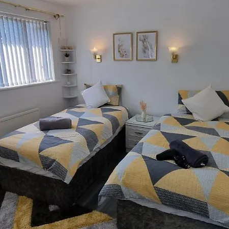 Glamorous With Wifi And Netflix Guest house *