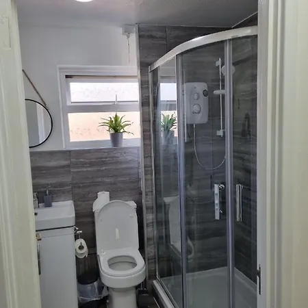 Glamorous With Wifi And Netflix *